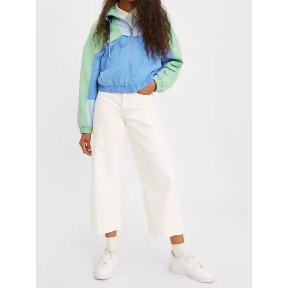 NWT Levi’s Premium Ribcage Wide Leg Cropped Jean White in Size 32